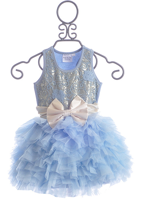 Elsa Dresses in Honor of Elsa Coming to Once Upon A Time